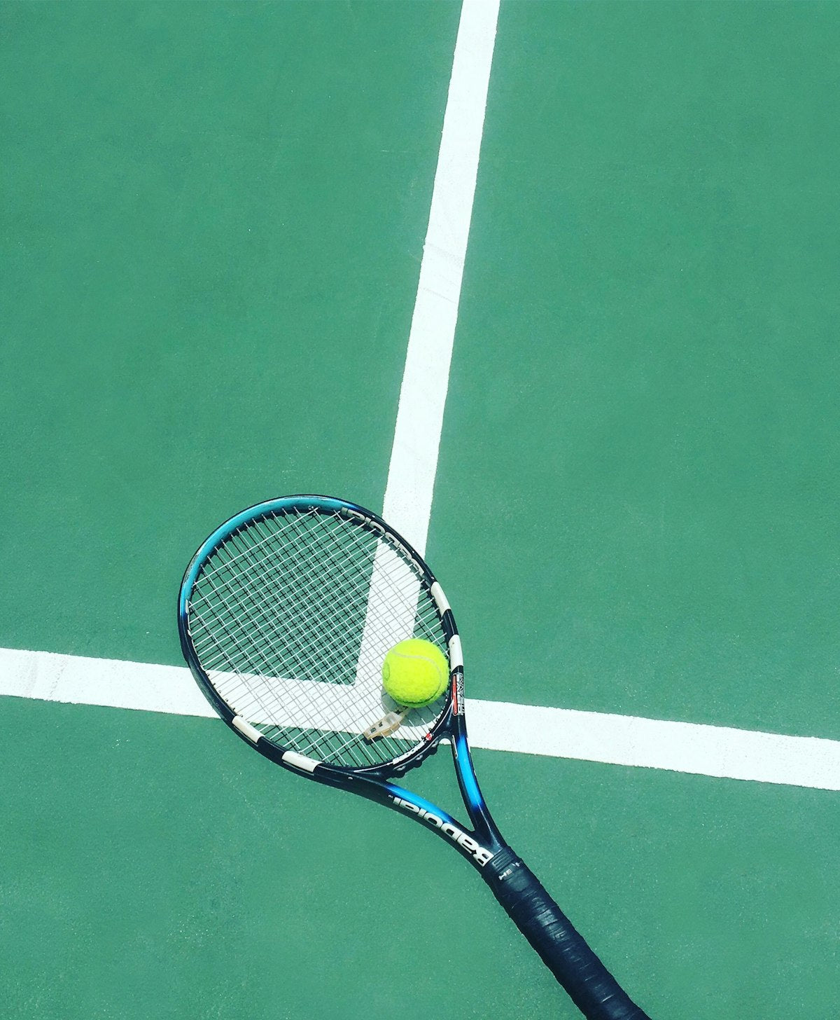 Tennis racket and balls - Lawn Tennis collection